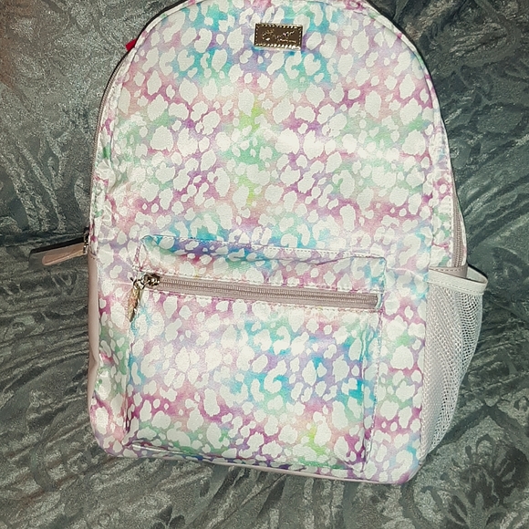 Betsey Johnson Handbags - Betsy Johnson full size back pack with matching lunchbag NWT pastel Animal print